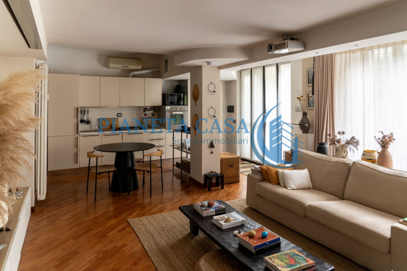 Immagine 5 di Appartamento in vendita  in via Mac Mahon 45 a Milano