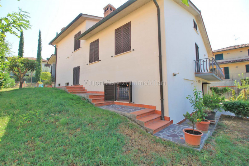 Immagine 1 di Villa in vendita  in via Marche a Montepulciano