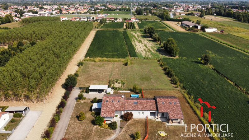 Immagine 2 di Terreno in vendita  in Via Tiepolo a Scorzè