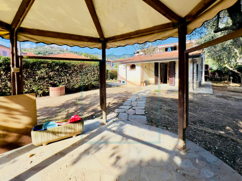 Immagine 24 di Villetta a schiera in vendita  in via mulino del piano a Castelnuovo Magra