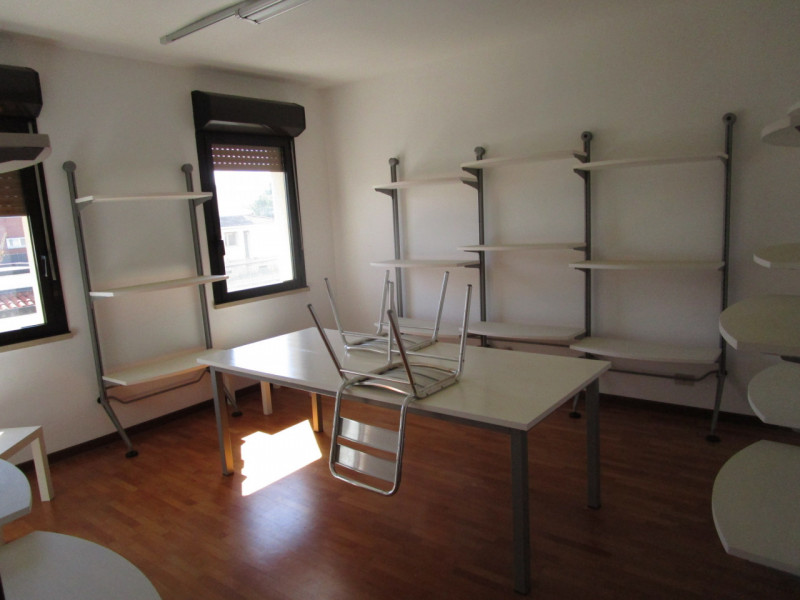 Immagine 2 di Ufficio in affitto  a Stra