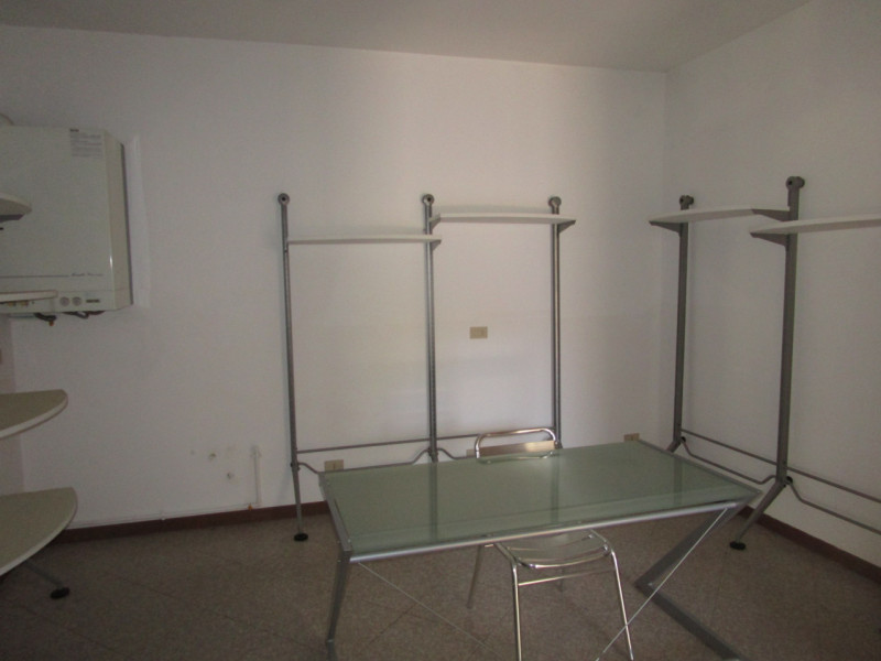 Immagine 3 di Ufficio in affitto  a Stra