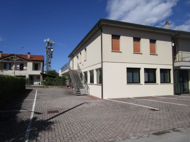 Immagine 11 di Ufficio in affitto  a Stra