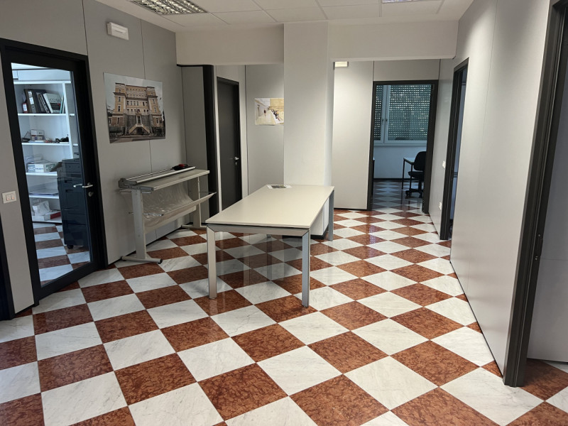 Immagine 5 di Ufficio in affitto  in Piazza Vittoria a Bolzano