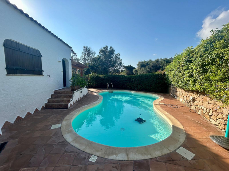 Immagine 3 di Villa in vendita  in via del timone a Arzachena