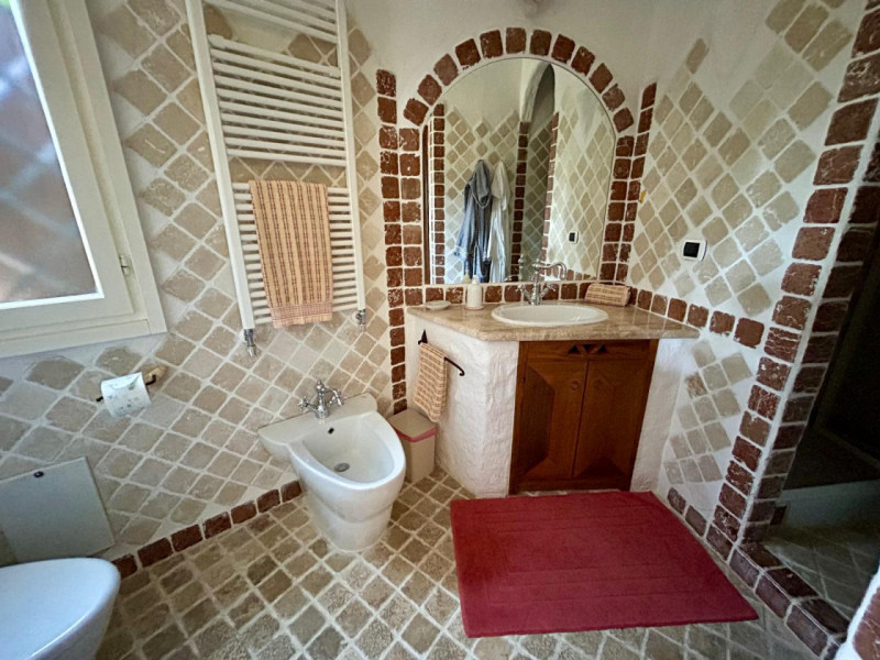 Immagine 13 di Villa in vendita  in via del timone a Arzachena