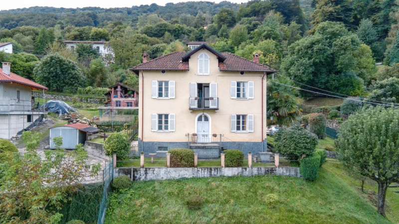 Immagine 1 di Villa in vendita  in Via due riviere, 70 a Baveno