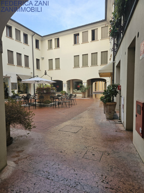 Immagine 5 di Negozio in affitto  a Castelfranco Veneto
