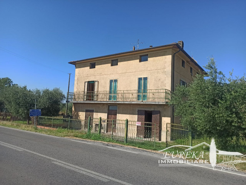Immagine 3 di Casa indipendente in vendita  in via roma 152 a Castiglione Del Lago