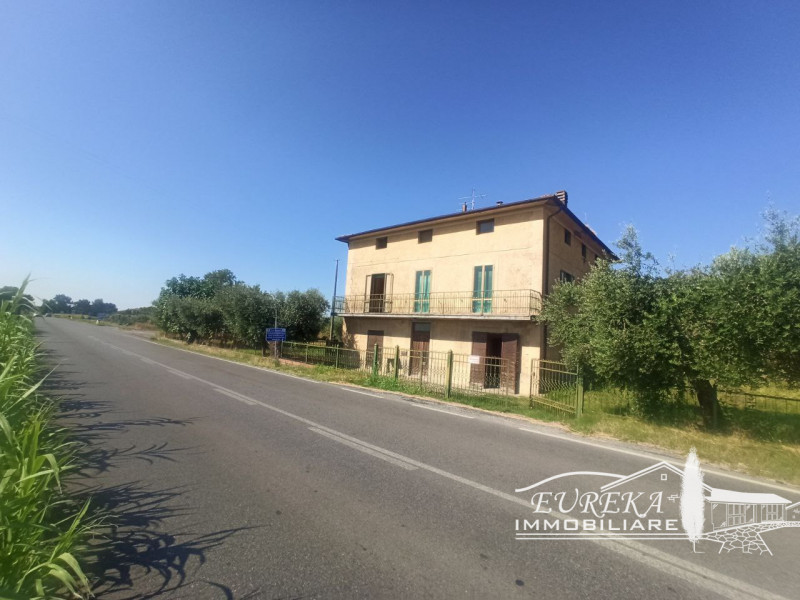 Immagine 4 di Casa indipendente in vendita  in via roma 152 a Castiglione Del Lago