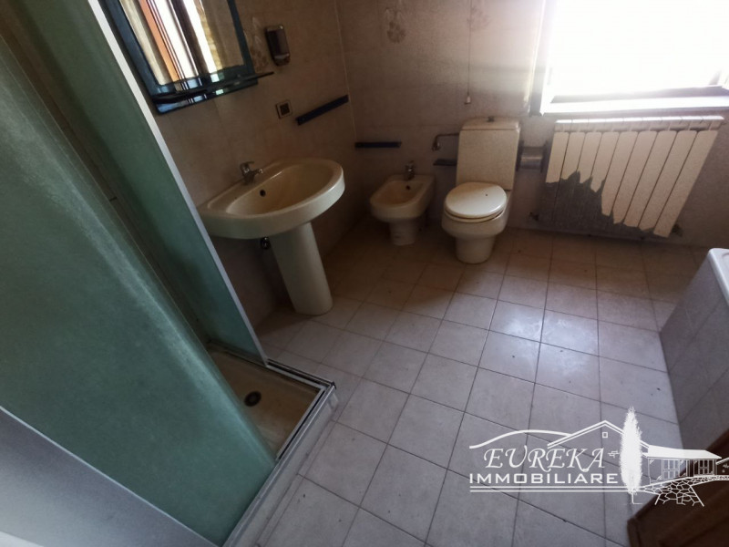 Immagine 52 di Casa indipendente in vendita  in via roma 152 a Castiglione Del Lago