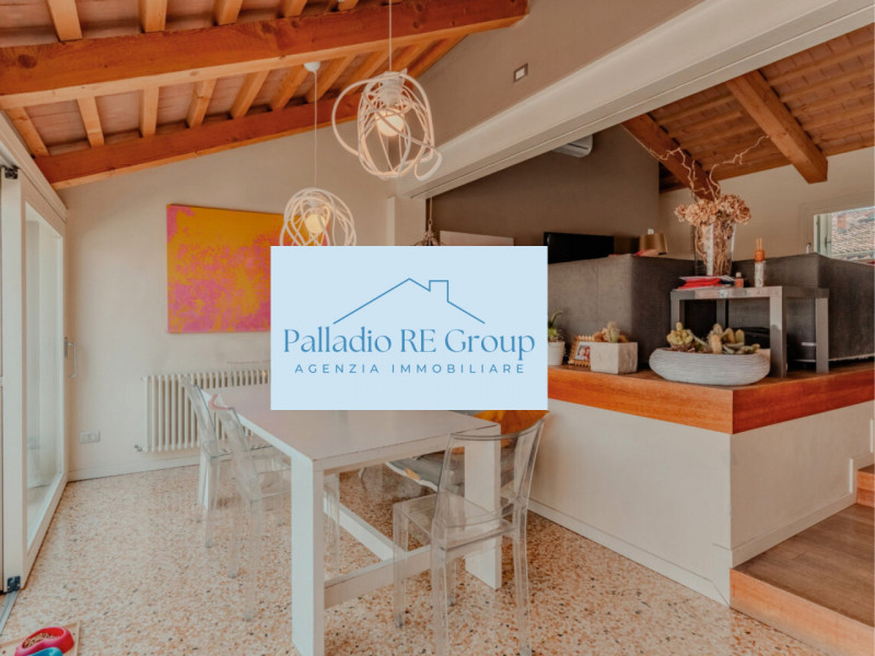 Immagine 1 di Attico in vendita  a Vicenza