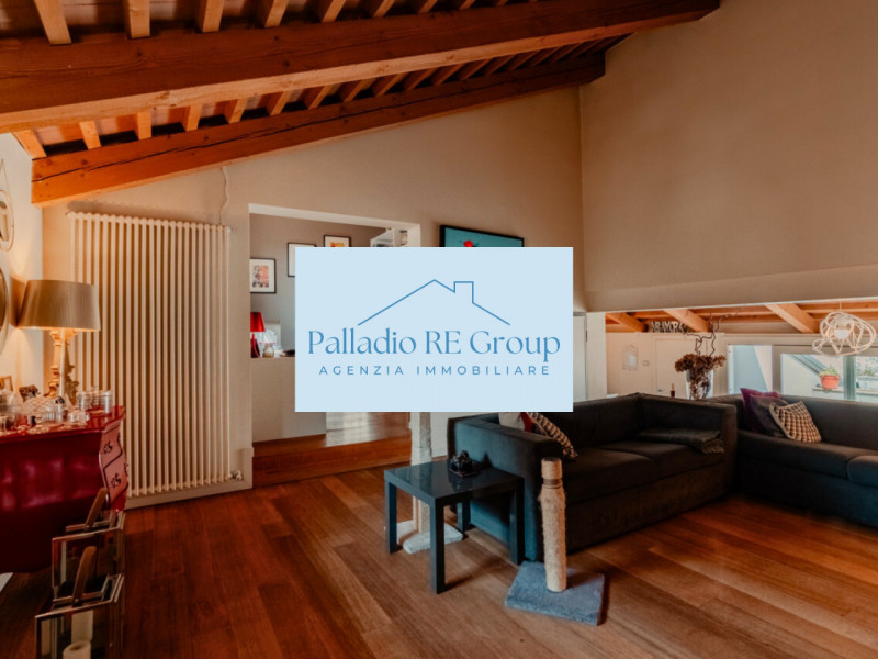 Immagine 2 di Attico in vendita  a Vicenza