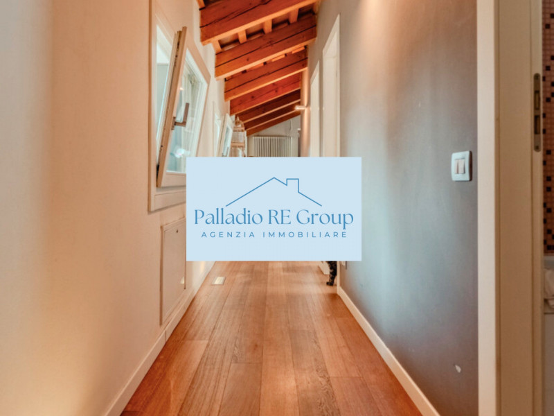 Immagine 3 di Attico in vendita  a Vicenza