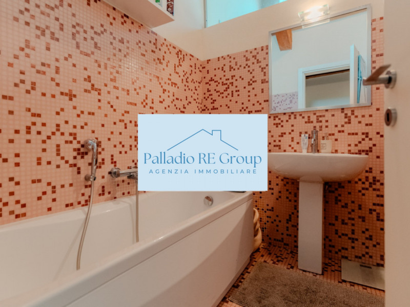 Immagine 9 di Attico in vendita  a Vicenza