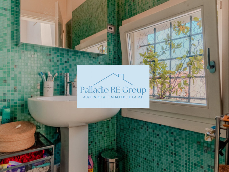 Immagine 12 di Attico in vendita  a Vicenza