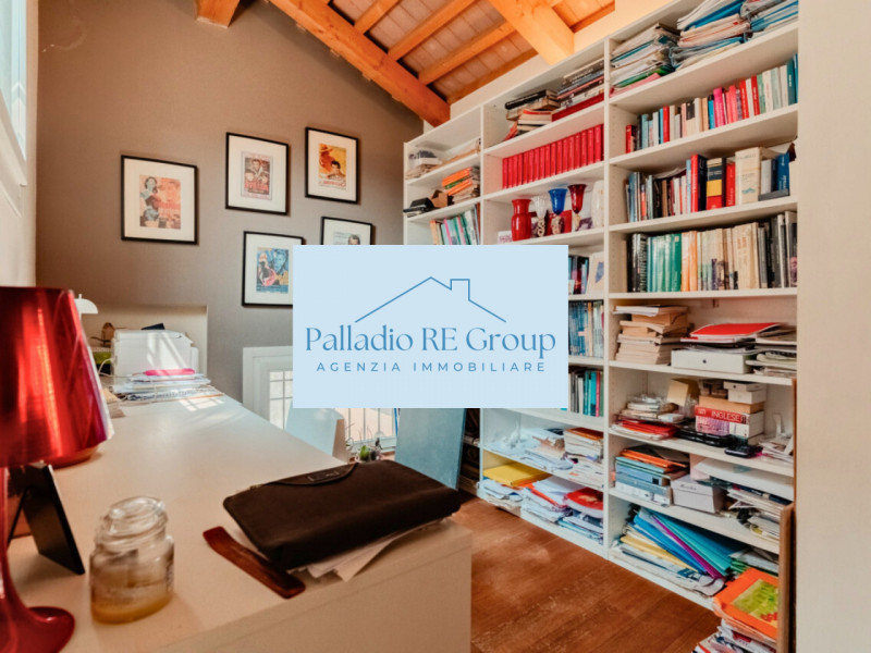 Immagine 19 di Attico in vendita  a Vicenza