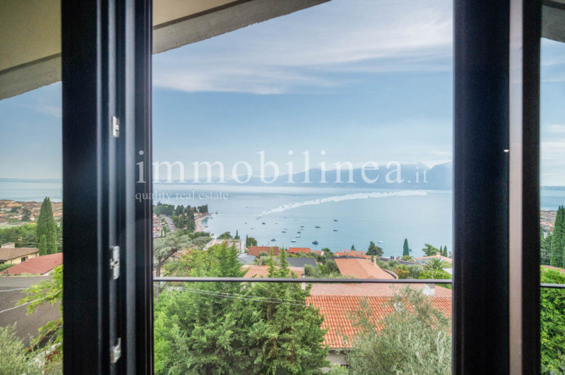 Immagine 2 di Attico in vendita  in Via Cesare Lombroso 17 a Torri Del Benaco