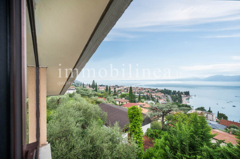 Immagine 4 di Attico in vendita  in Via Cesare Lombroso 17 a Torri Del Benaco