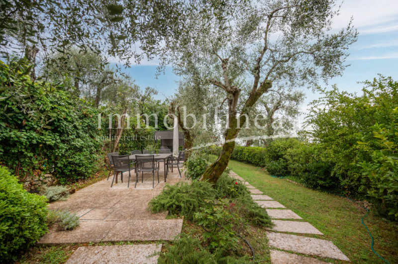 Immagine 12 di Attico in vendita  in Via Cesare Lombroso 17 a Torri Del Benaco