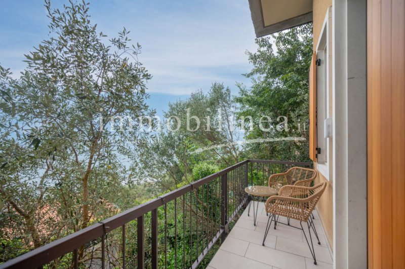 Immagine 15 di Attico in vendita  in Via Cesare Lombroso 17 a Torri Del Benaco