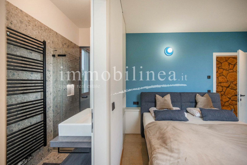 Immagine 19 di Attico in vendita  in Via Cesare Lombroso 17 a Torri Del Benaco