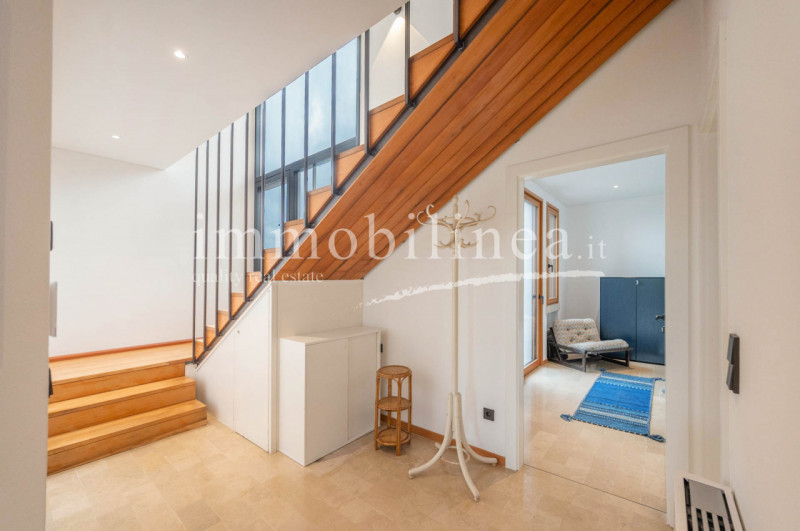 Immagine 26 di Attico in vendita  in Via Cesare Lombroso 17 a Torri Del Benaco