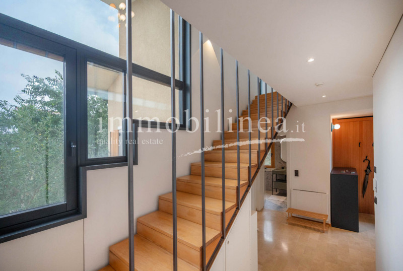 Immagine 27 di Attico in vendita  in Via Cesare Lombroso 17 a Torri Del Benaco