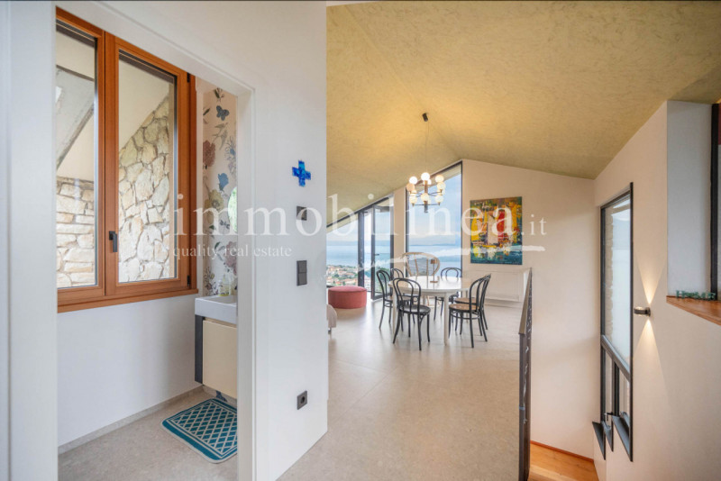 Immagine 29 di Attico in vendita  in Via Cesare Lombroso 17 a Torri Del Benaco