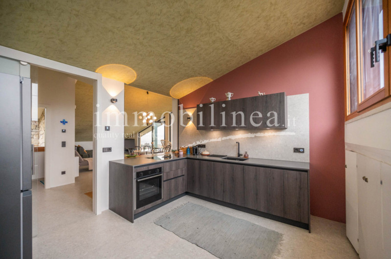 Immagine 32 di Attico in vendita  in Via Cesare Lombroso 17 a Torri Del Benaco