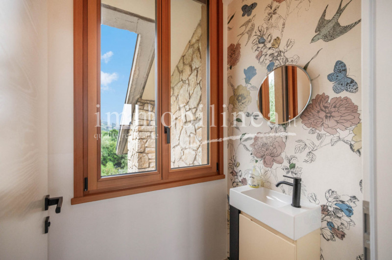 Immagine 35 di Attico in vendita  in Via Cesare Lombroso 17 a Torri Del Benaco