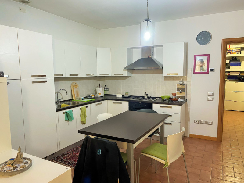 Immagine 11 di Palazzo in vendita  in via Castellana a Resana