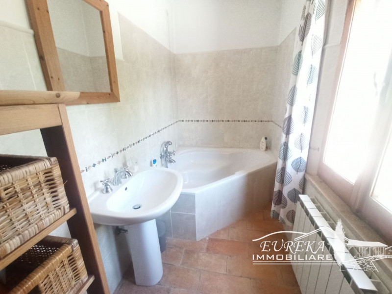 Immagine 25 di Villetta a schiera in vendita  in GIOIELLA a Castiglione Del Lago