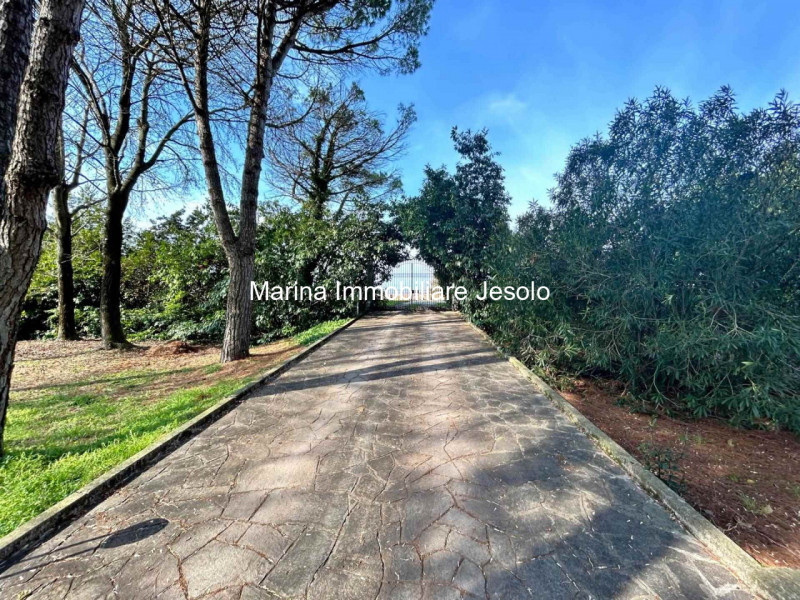 Immagine 7 di Villa in vendita  a Jesolo