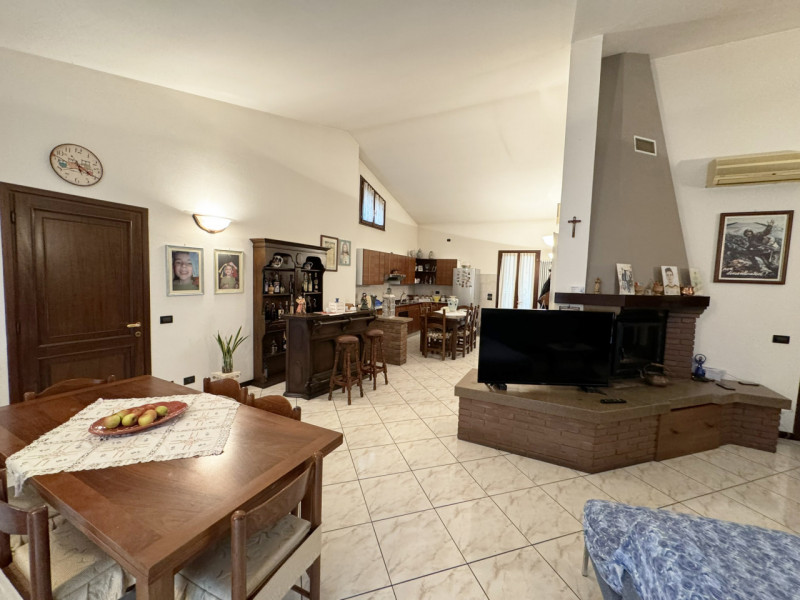 Immagine 3 di Casa bifamiliare in vendita  in VIA BOSCO a Borgo Veneto