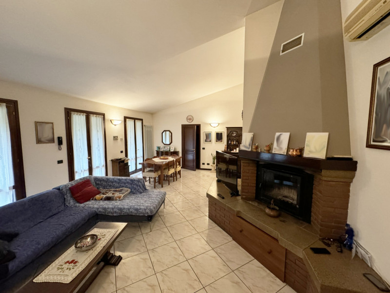 Immagine 11 di Casa bifamiliare in vendita  in VIA BOSCO a Borgo Veneto