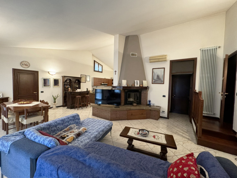 Immagine 13 di Casa bifamiliare in vendita  in VIA BOSCO a Borgo Veneto