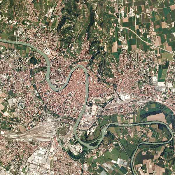 Immagine 6 di Garage in vendita  in VIA STRADELLA LOBBIA N. 16 a Verona