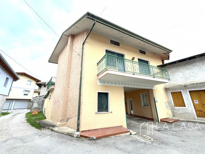 Immagine 1 di Appartamento in vendita  a Cordenons