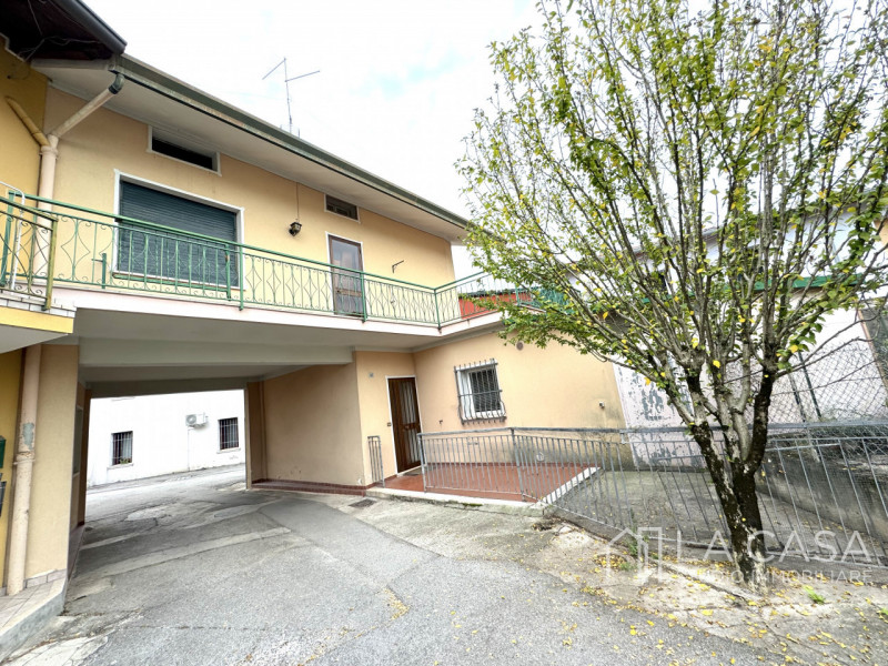 Immagine 2 di Appartamento in vendita  a Cordenons