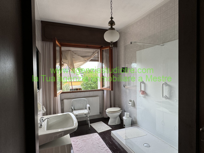 Immagine 16 di Casa indipendente in vendita  in Viale Kennedy, a Scorzè