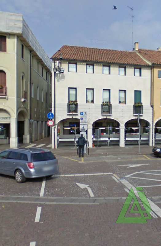 Immagine 2 di Negozio in vendita  a Castelfranco Veneto