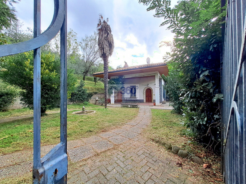 Immagine 3 di Villa in vendita  in Via XXV Aprile a Provaglio D'iseo