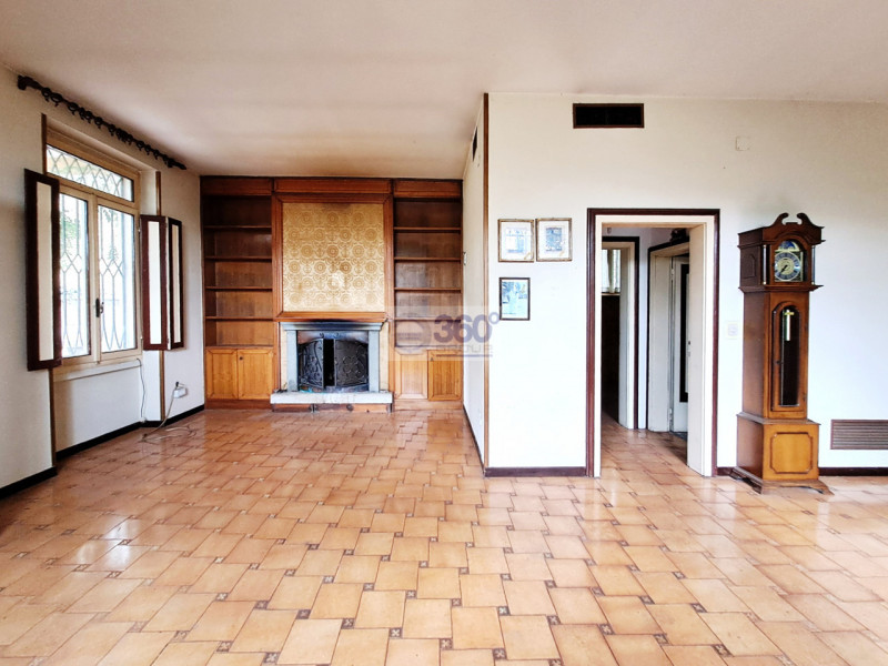 Immagine 12 di Villa in vendita  in Via XXV Aprile a Provaglio D'iseo