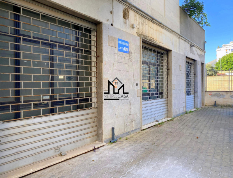 Immagine 5 di Magazzino in vendita  a Palermo