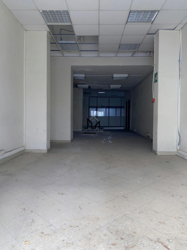 Immagine 7 di Magazzino in vendita  a Palermo