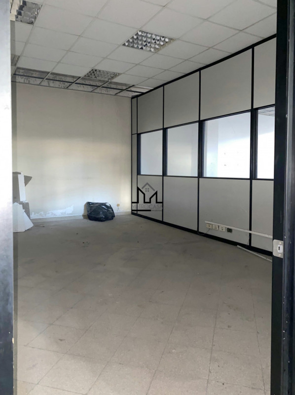 Immagine 11 di Magazzino in vendita  a Palermo