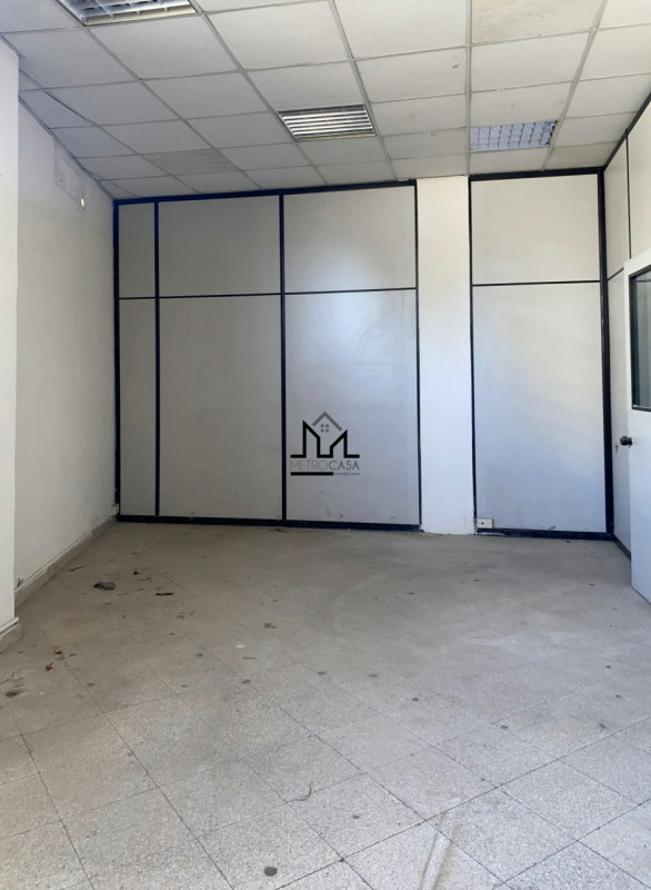 Immagine 17 di Magazzino in vendita  a Palermo