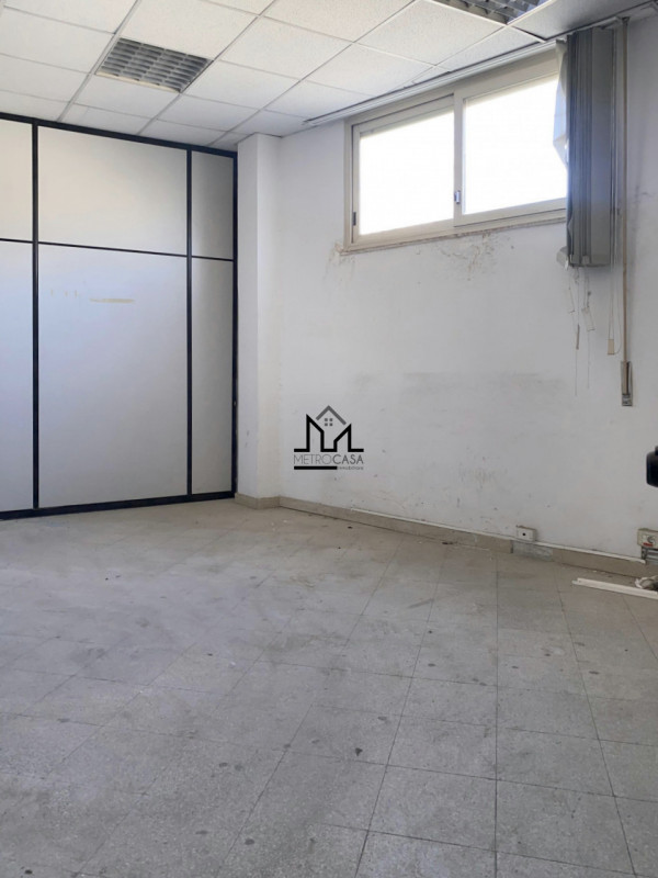 Immagine 20 di Magazzino in vendita  a Palermo