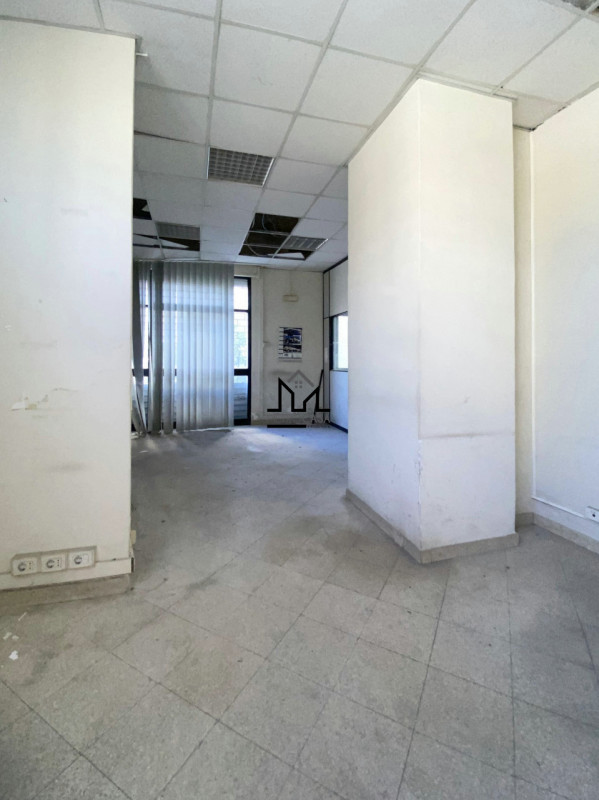 Immagine 23 di Magazzino in vendita  a Palermo